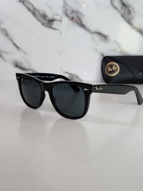 Ray-Ban Wayfarer Classic 54mm Sunglasses Black. Dark Lenses, Made In Italy.
